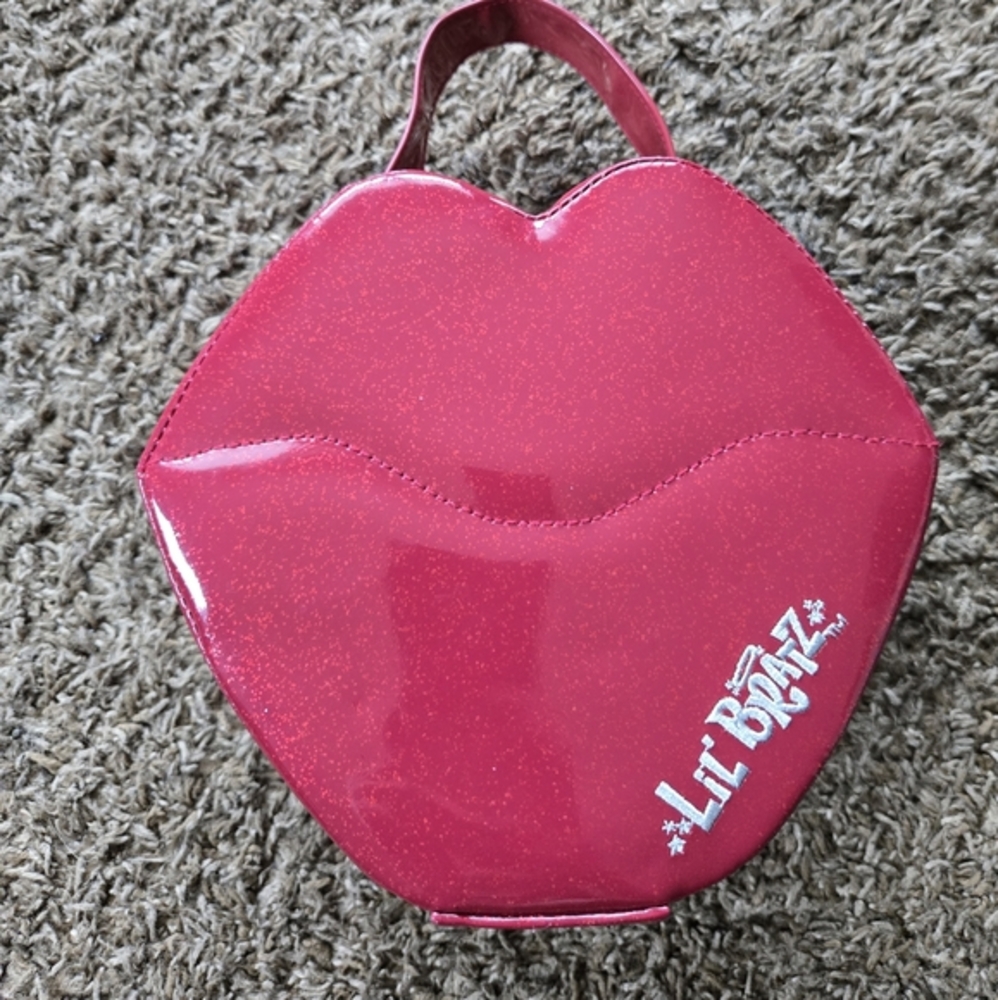 Lil Bratz mini doll‎ carrier case purse lips vtg y2k